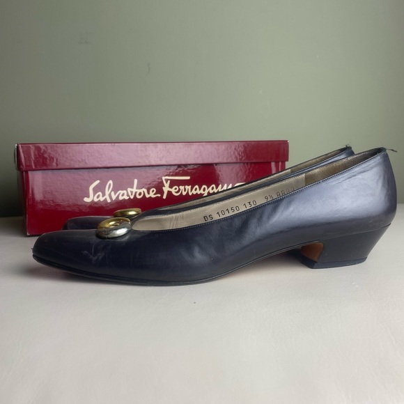 Vintage Salvatore Ferragamo Gray Genuine Leather low-heel shoe Size 9AAAA - Picture 1 of 15